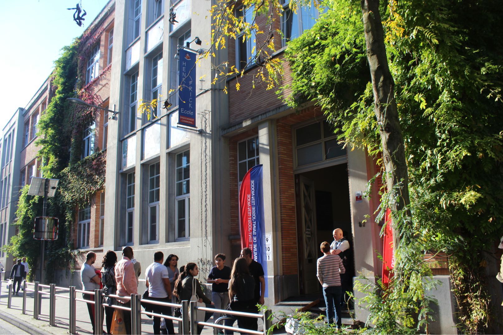 Saint Josse ve Schaerbeekâ€ºde Belçikalı Türkler erken saatlerde sandıklara akın ettiler.