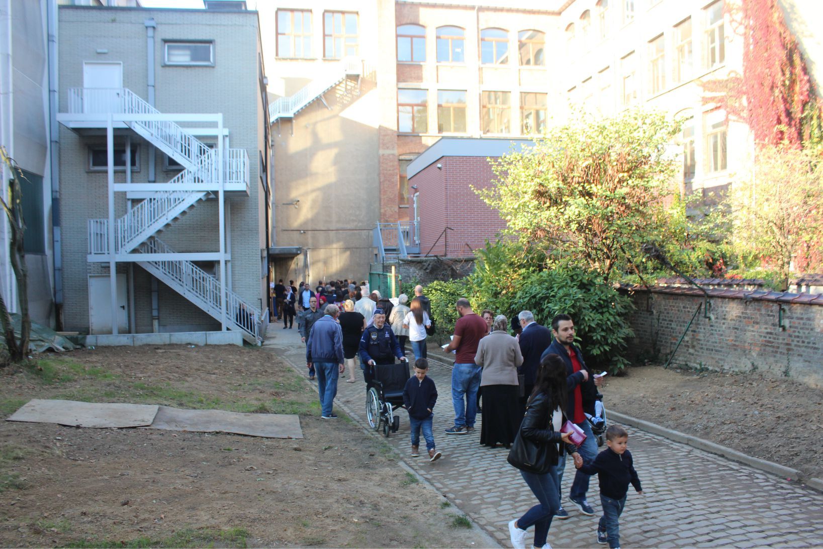 Saint Josse ve Schaerbeekâ€ºde Belçikalı Türkler erken saatlerde sandıklara akın ettiler.