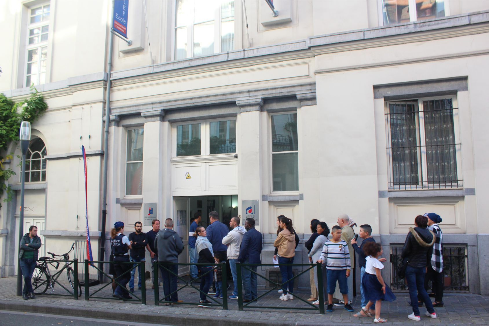 Saint Josse ve Schaerbeekâ€ºde Belçikalı Türkler erken saatlerde sandıklara akın ettiler.