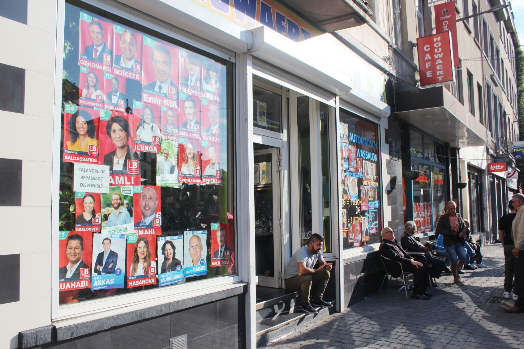 Saint Josse ve Schaerbeekâ€ºde Belçikalı Türkler erken saatlerde sandıklara akın ettiler.