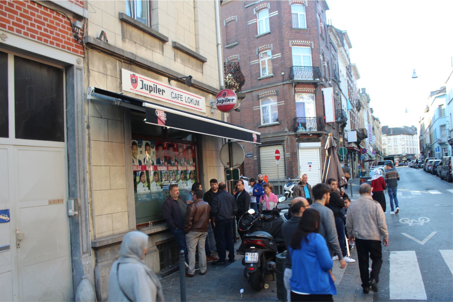 Saint Josse ve Schaerbeekâ€ºde Belçikalı Türkler erken saatlerde sandıklara akın ettiler.