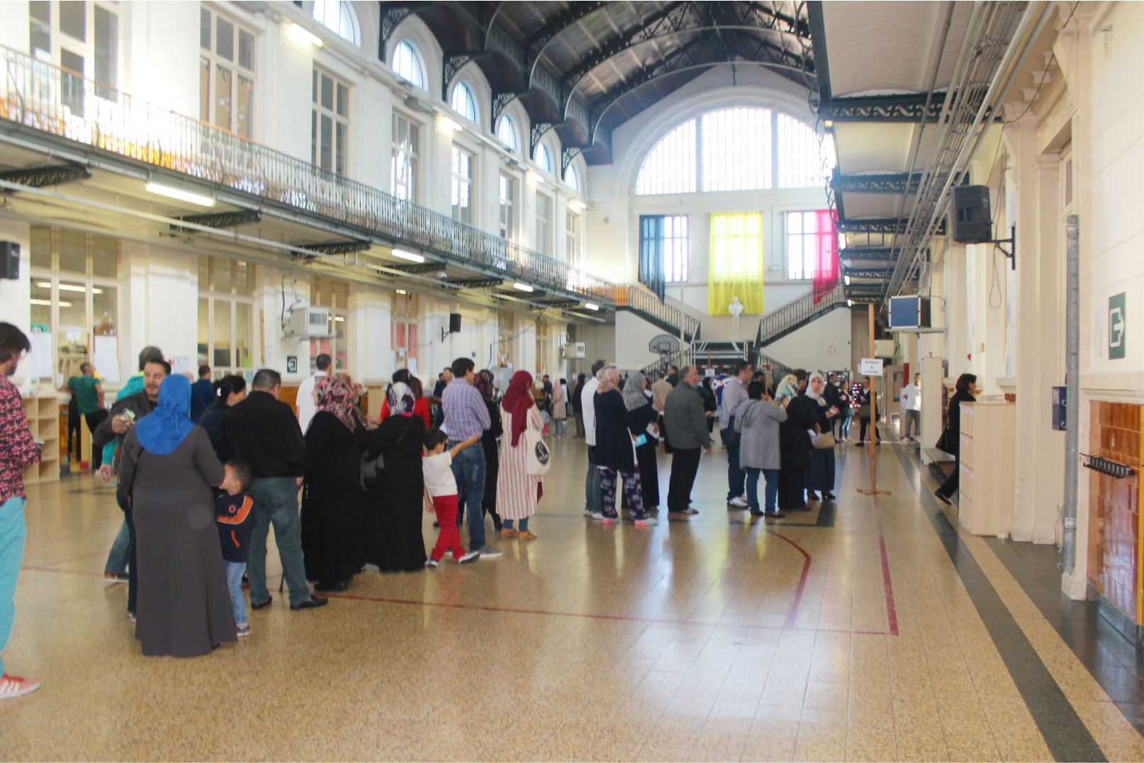 Saint Josse ve Schaerbeekâ€ºde Belçikalı Türkler erken saatlerde sandıklara akın ettiler.