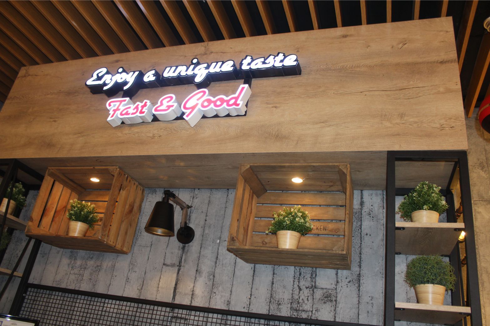 â€˜RUTİN TADLARA PAYDOS. YENİ BİR TAD OLAN 'CHITIR CHICKEN' İLE AĞZINIZIN TADI DEĞİŞECEK.