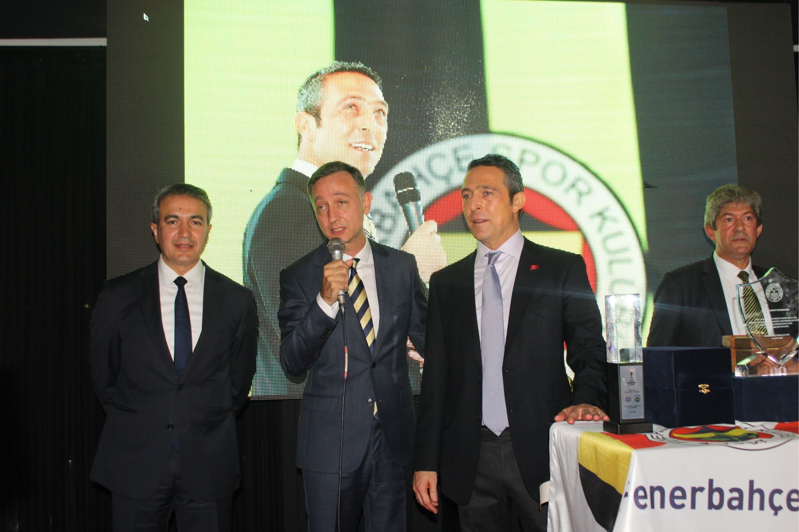 BRÜKSELâ€™DE FB BAŞKANI ALİ KOÇ,  BÜYÜK SEVGİ VE COŞKUYLA KARŞILANDI