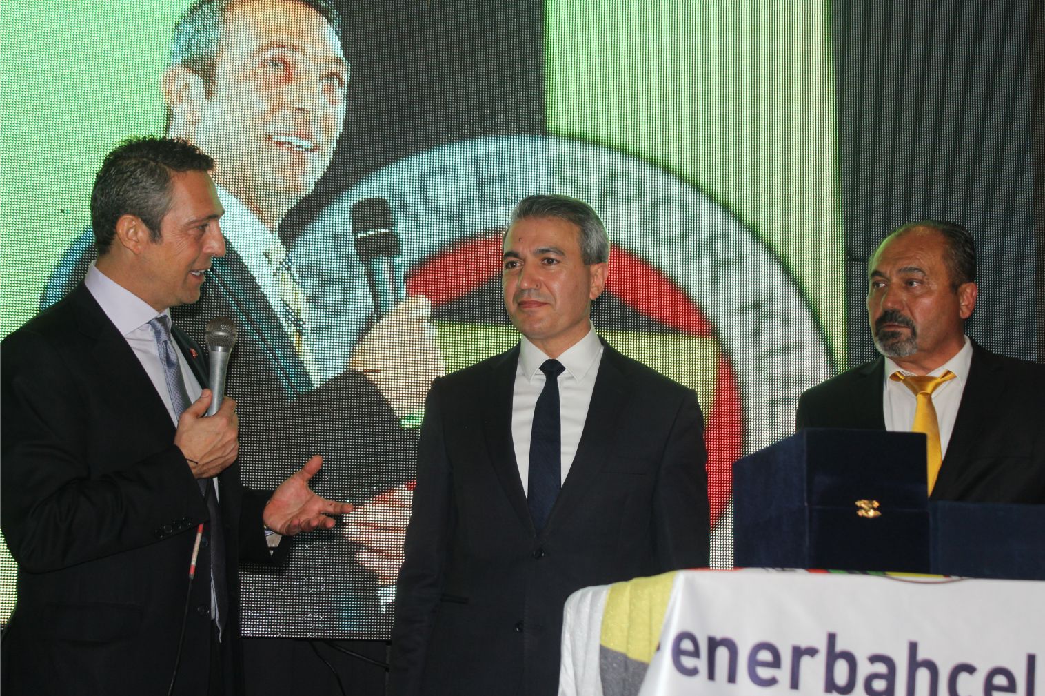 BRÜKSELâ€™DE FB BAŞKANI ALİ KOÇ,  BÜYÜK SEVGİ VE COŞKUYLA KARŞILANDI