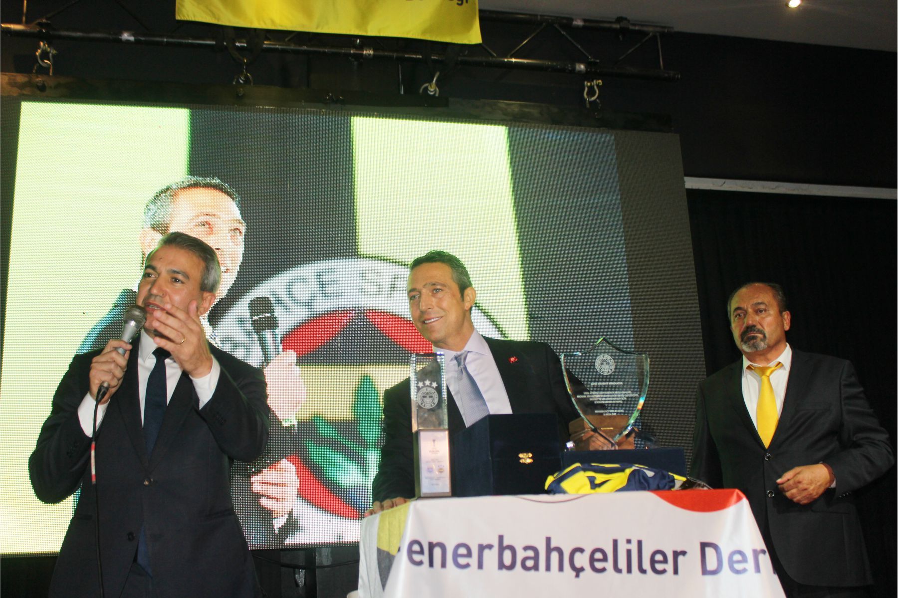 BRÜKSELâ€™DE FB BAŞKANI ALİ KOÇ,  BÜYÜK SEVGİ VE COŞKUYLA KARŞILANDI