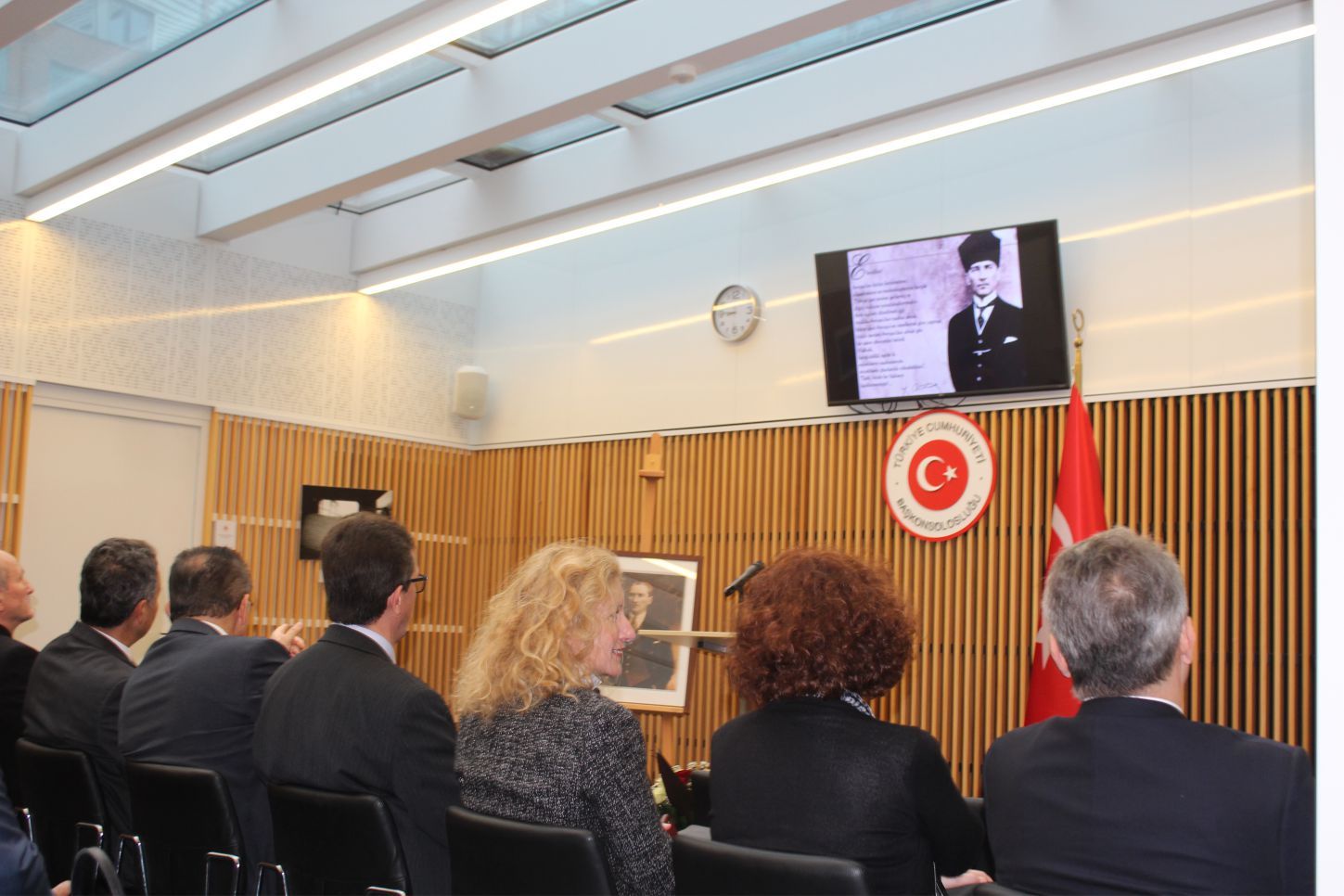 BÜYÜKELÇİ GÜMRÜKÇÜ: “ATATÜRK, AYDINLIK BİR IŞIKTIR ÇOCUKLARIMIZA ONU ANLATMALI VE TANITMALIYIZâ€