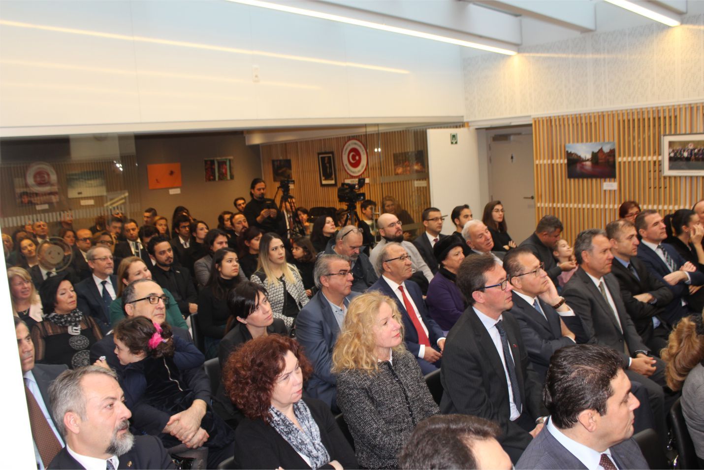 BÜYÜKELÇİ GÜMRÜKÇÜ: “ATATÜRK, AYDINLIK BİR IŞIKTIR ÇOCUKLARIMIZA ONU ANLATMALI VE TANITMALIYIZâ€