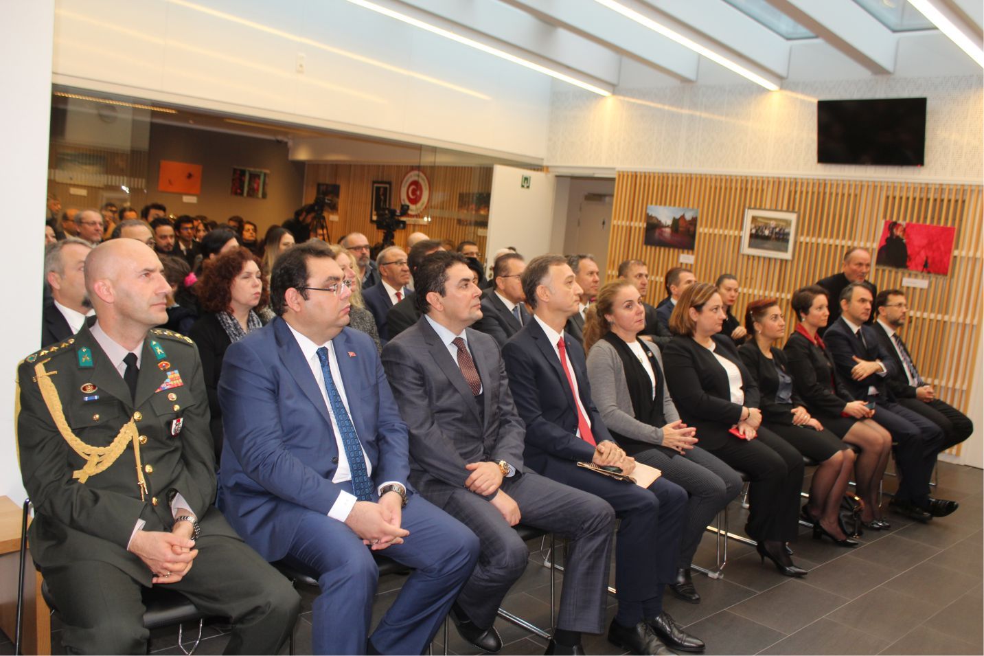 BÜYÜKELÇİ GÜMRÜKÇÜ: “ATATÜRK, AYDINLIK BİR IŞIKTIR ÇOCUKLARIMIZA ONU ANLATMALI VE TANITMALIYIZâ€