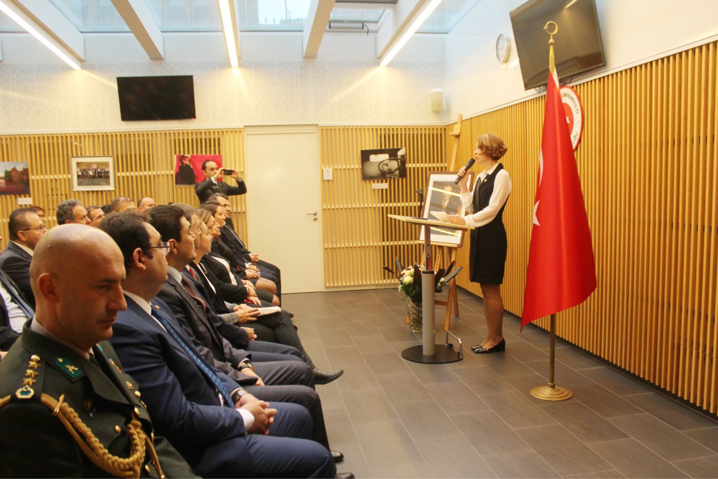 BÜYÜKELÇİ GÜMRÜKÇÜ: “ATATÜRK, AYDINLIK BİR IŞIKTIR ÇOCUKLARIMIZA ONU ANLATMALI VE TANITMALIYIZâ€