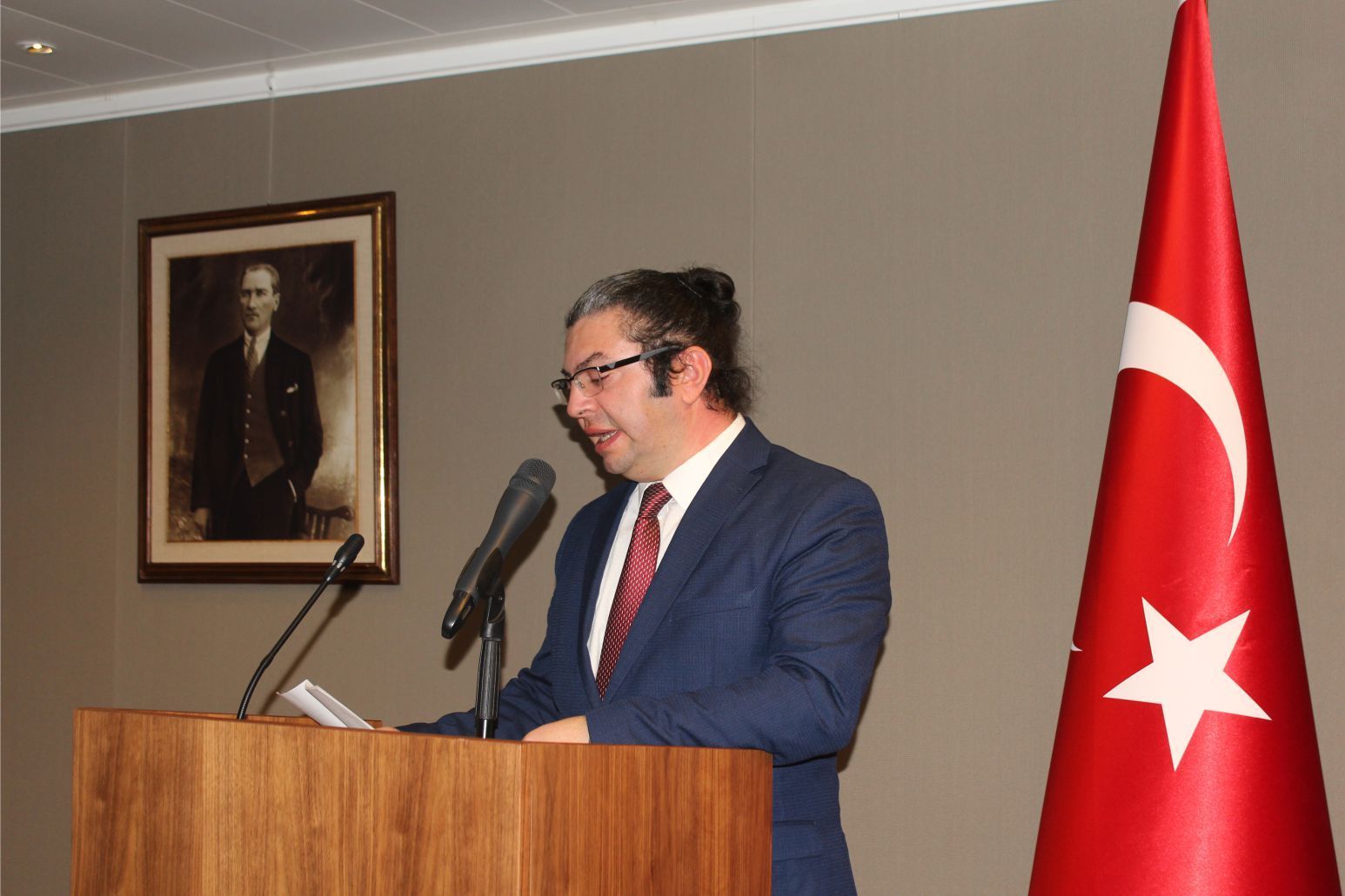 BRÜKSEL EĞİTİM MÜŞAVİR VEKİLİ ALİ ÖZGÜR'DEN '24 KASIM ÖĞRETMENLER GÜNÜ' MESAJI 
