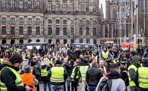 Hollanda'da 'sarı yelekliler' protestosu