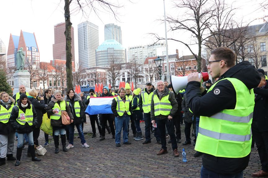 Hollanda'da 'sarı yelekliler' protestosu