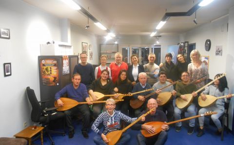 Hasselt-PCVO  Moderne Talen & Music Club ortaklaşa THM korosunu kurdular.