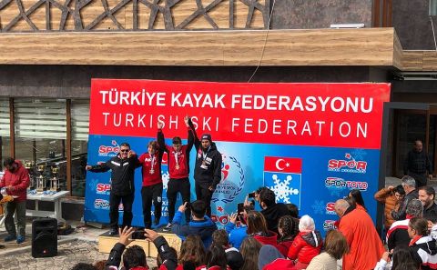~~AKUT Spor Kulübü Kar Sporları Branşı sporcularımız sezonu madalyalarla açtılar.