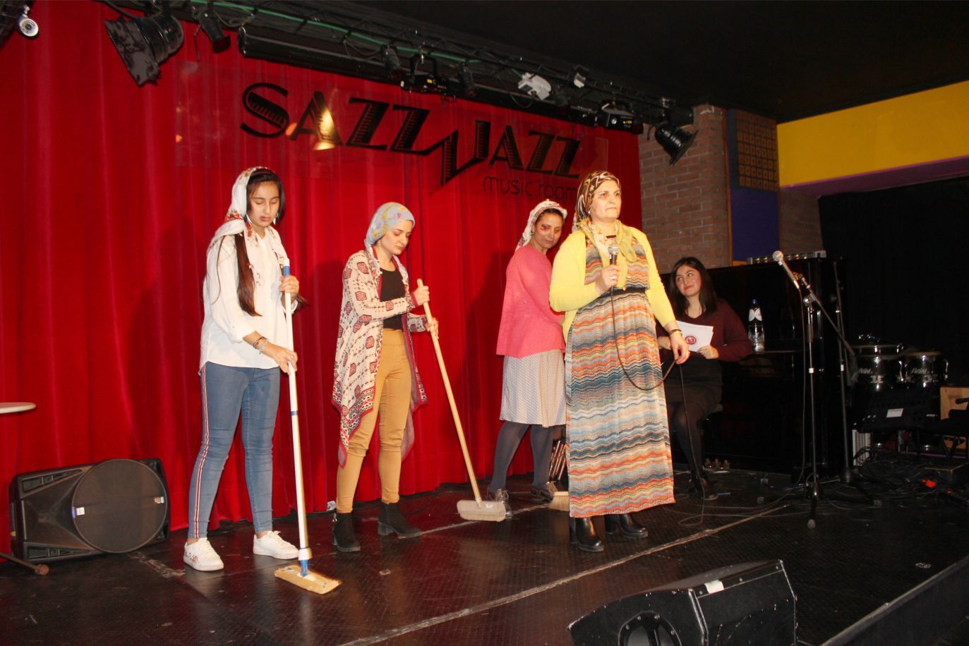 BİNFİKİR  YAYINCILIKTA 14. SAHNEDE 10. YILINI KUTLADI