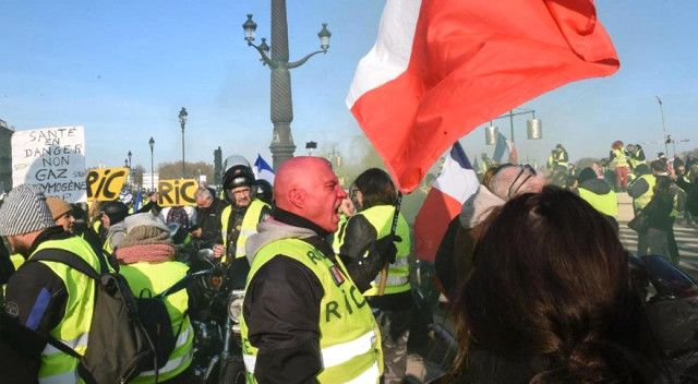 Fransa'da Sarı Yelekliler Sekizinci Kez Sokaklarda
