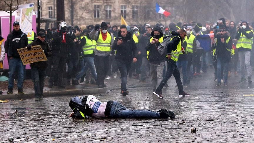 Paris'te sarı yeleklilere müdahale