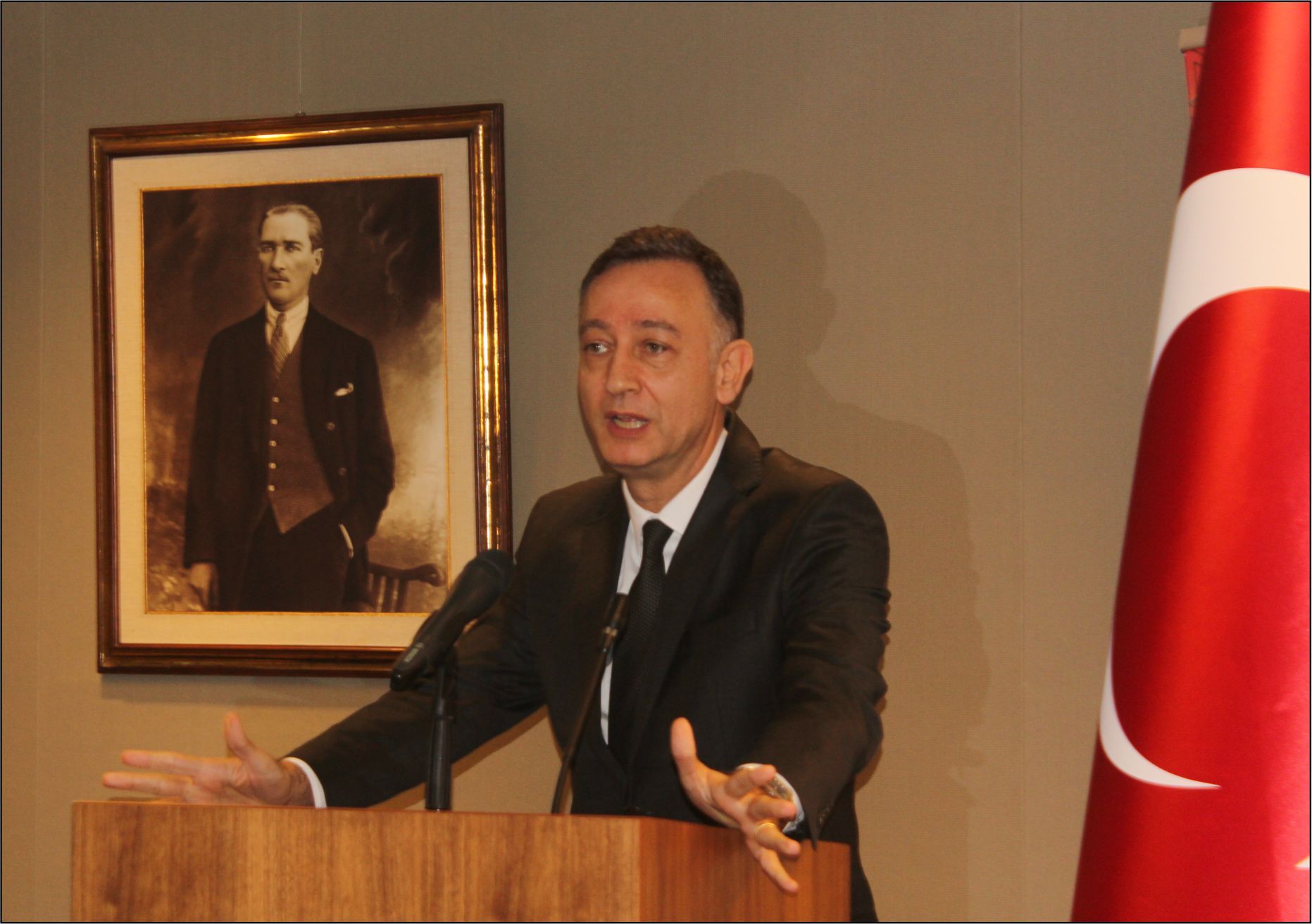 ÜNİVERSİTELİ GENÇLER AVRUPA BİRLİĞİâ€™NDEKİ EĞİTİM, STAJ VE İŞ KONUSUNDA BİLGİLENDİRİLDİ.
