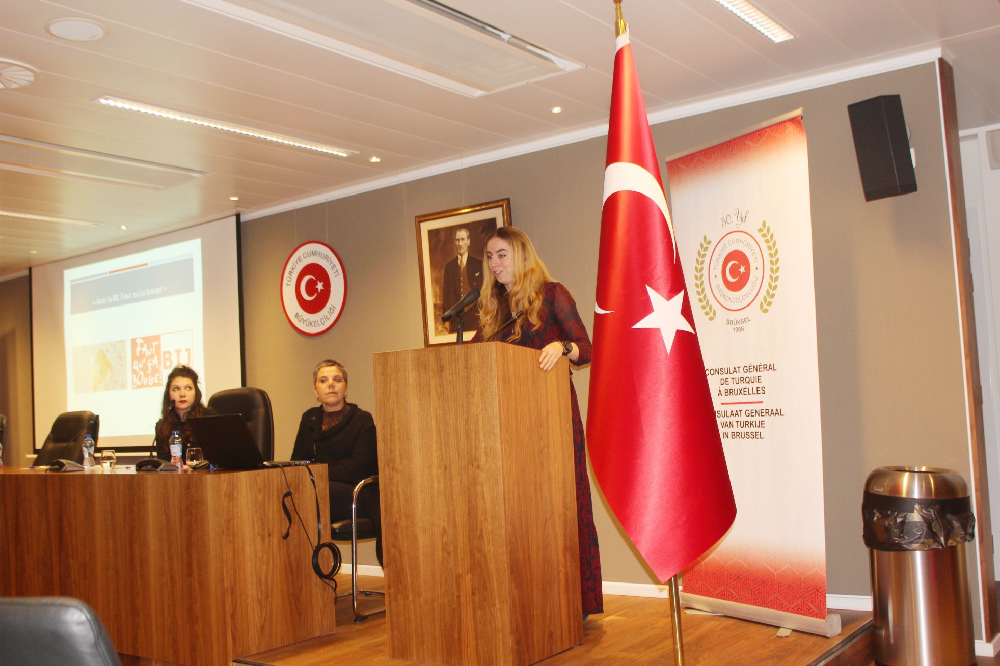 ÜNİVERSİTELİ GENÇLER AVRUPA BİRLİĞİâ€™NDEKİ EĞİTİM, STAJ VE İŞ KONUSUNDA BİLGİLENDİRİLDİ.