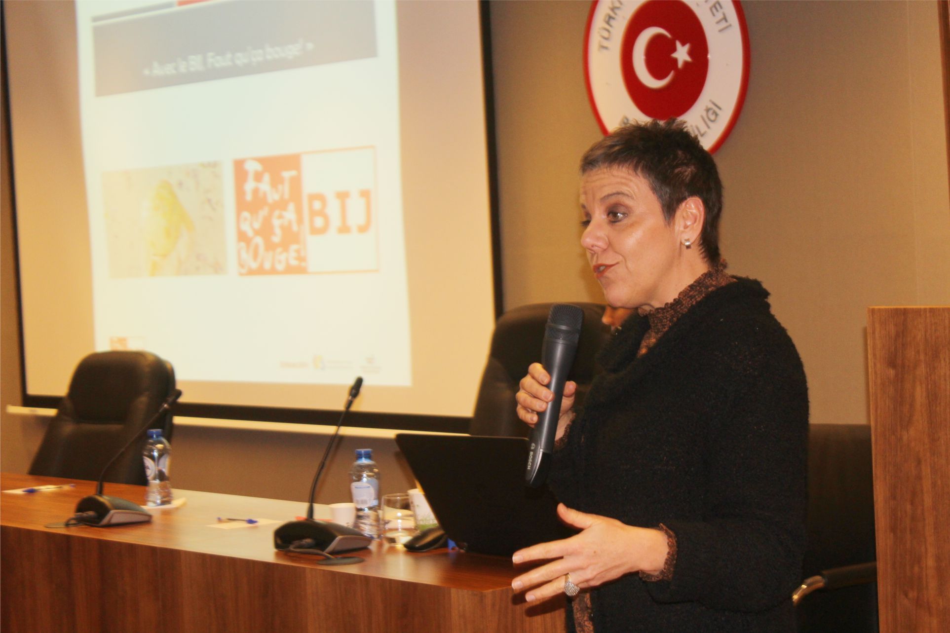 ÜNİVERSİTELİ GENÇLER AVRUPA BİRLİĞİâ€™NDEKİ EĞİTİM, STAJ VE İŞ KONUSUNDA BİLGİLENDİRİLDİ.