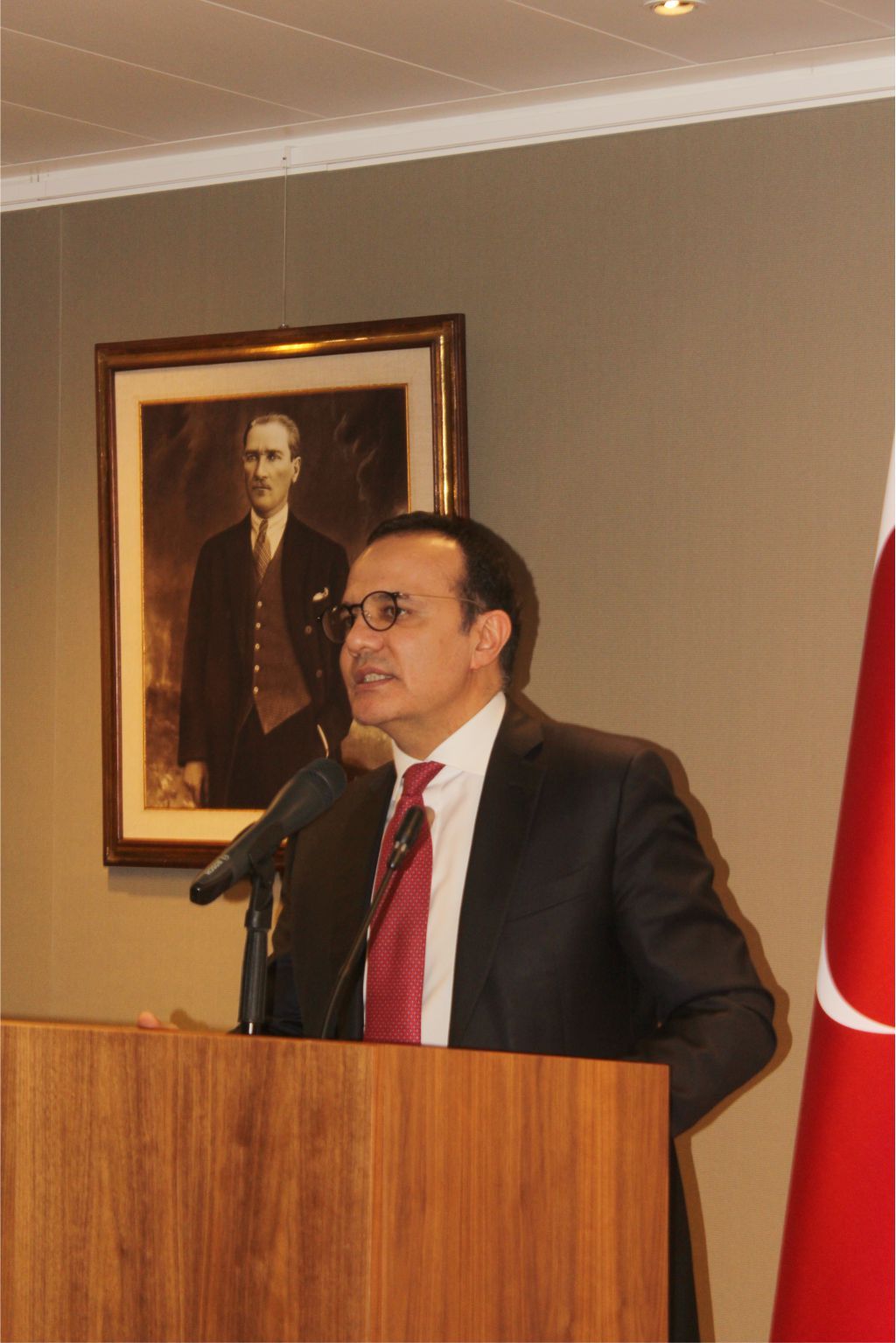 ÜNİVERSİTELİ GENÇLER AVRUPA BİRLİĞİâ€™NDEKİ EĞİTİM, STAJ VE İŞ KONUSUNDA BİLGİLENDİRİLDİ.