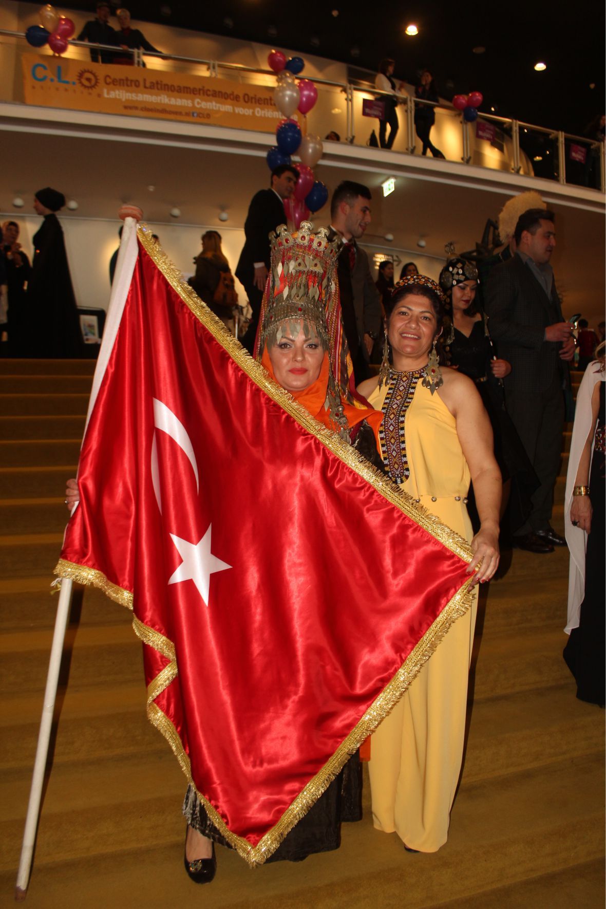 ULUSLARARASI KADINLAR GÜNÜ DEFİLESİNE â€˜MENGLİ SECRETSâ€™ DAMGA VURDU 