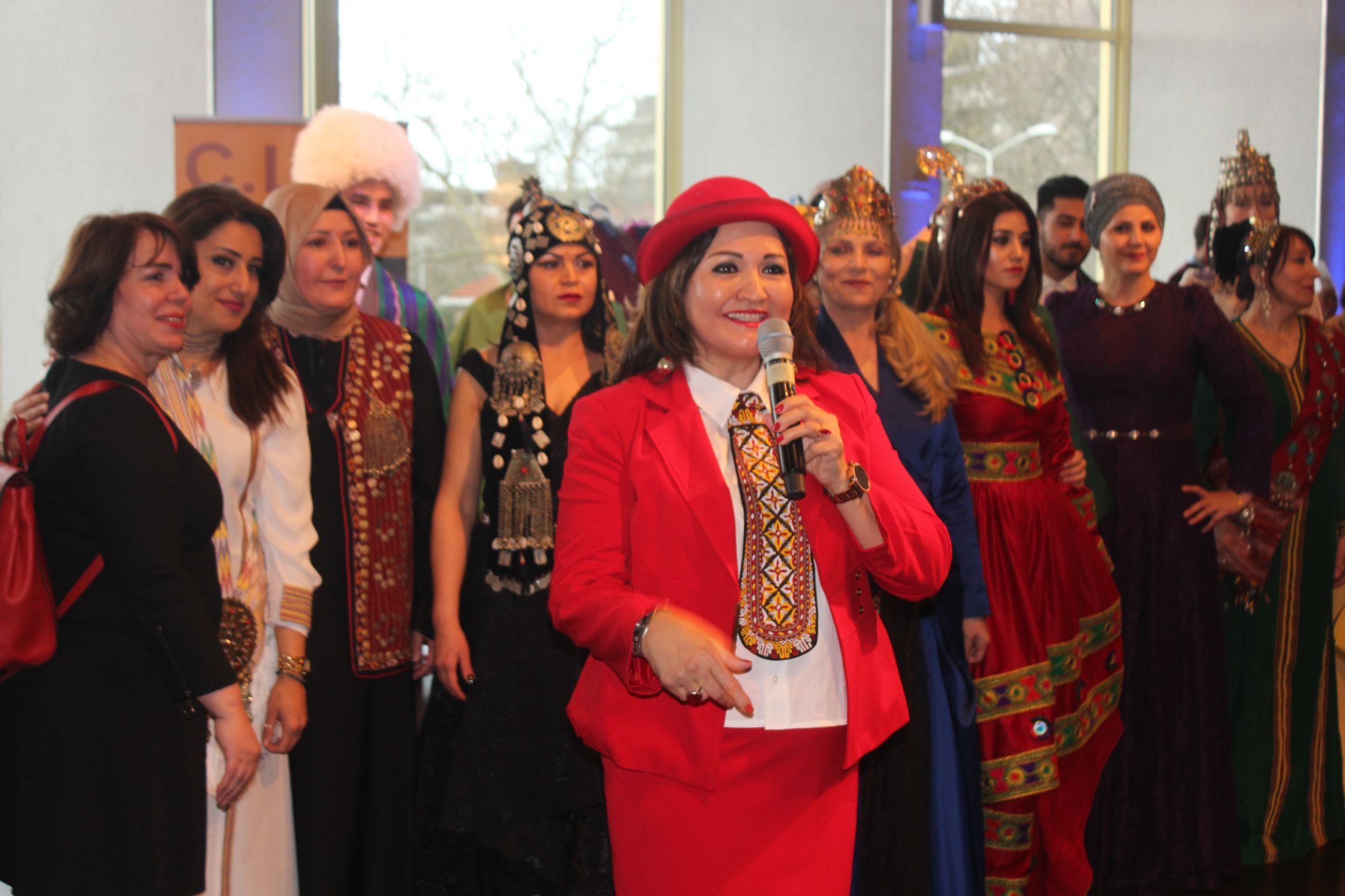 ULUSLARARASI KADINLAR GÜNÜ DEFİLESİNE â€˜MENGLİ SECRETSâ€™ DAMGA VURDU 
