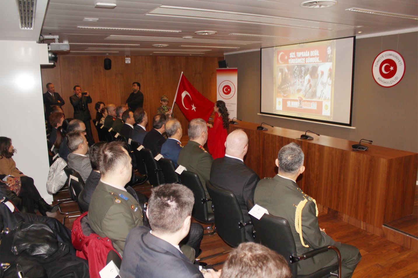 18 MART ÇANAKKALE ŞEHİTLERİ BRÜKSEL BÜYÜKELÇİLİĞİNDE ANILDI