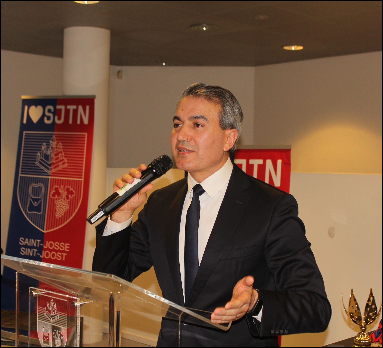 BAŞKAN KIR, BAŞARILI SPORCULARI ÖDÜLLENDİRDİ
