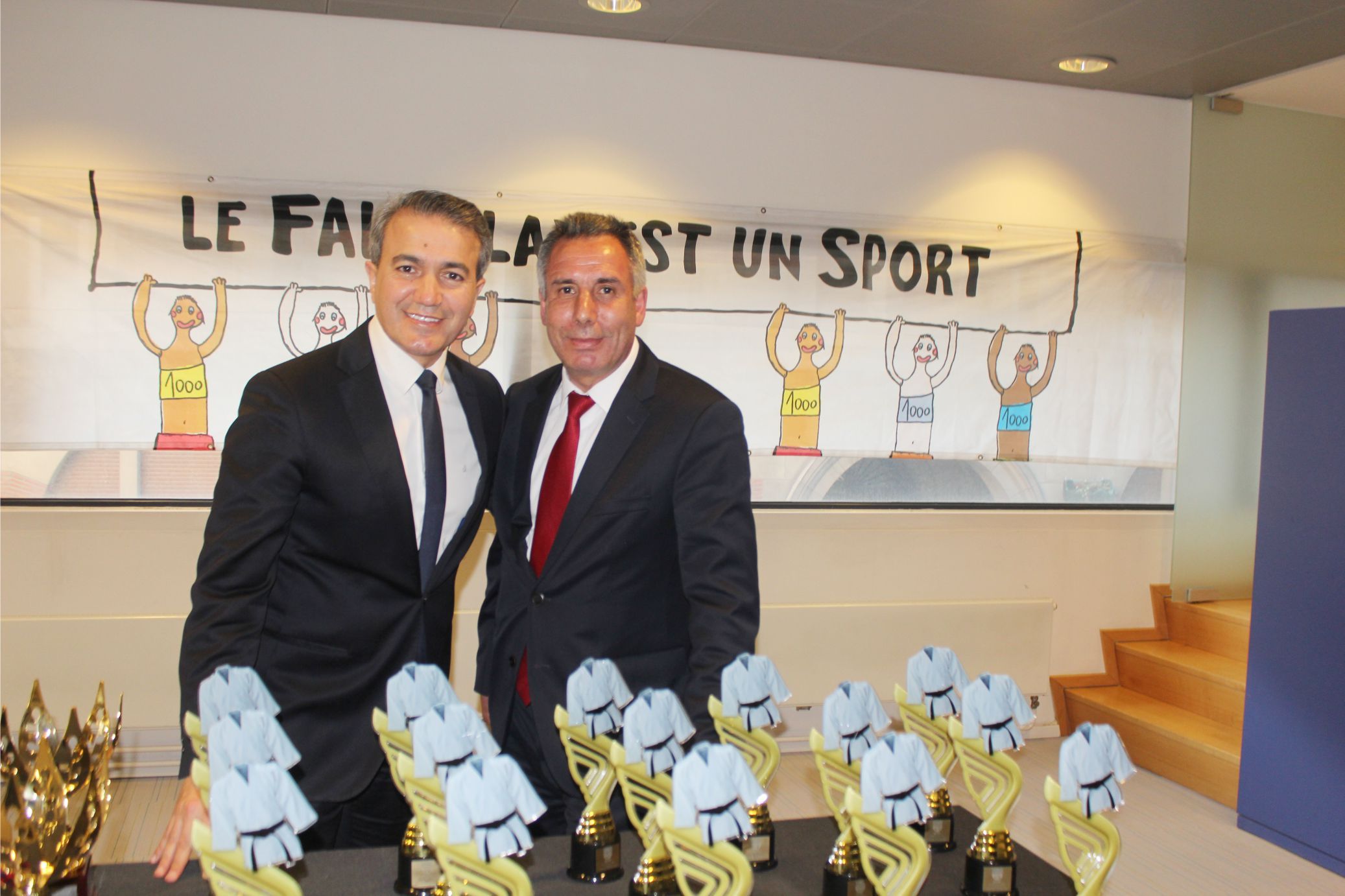 BAŞKAN KIR, BAŞARILI SPORCULARI ÖDÜLLENDİRDİ