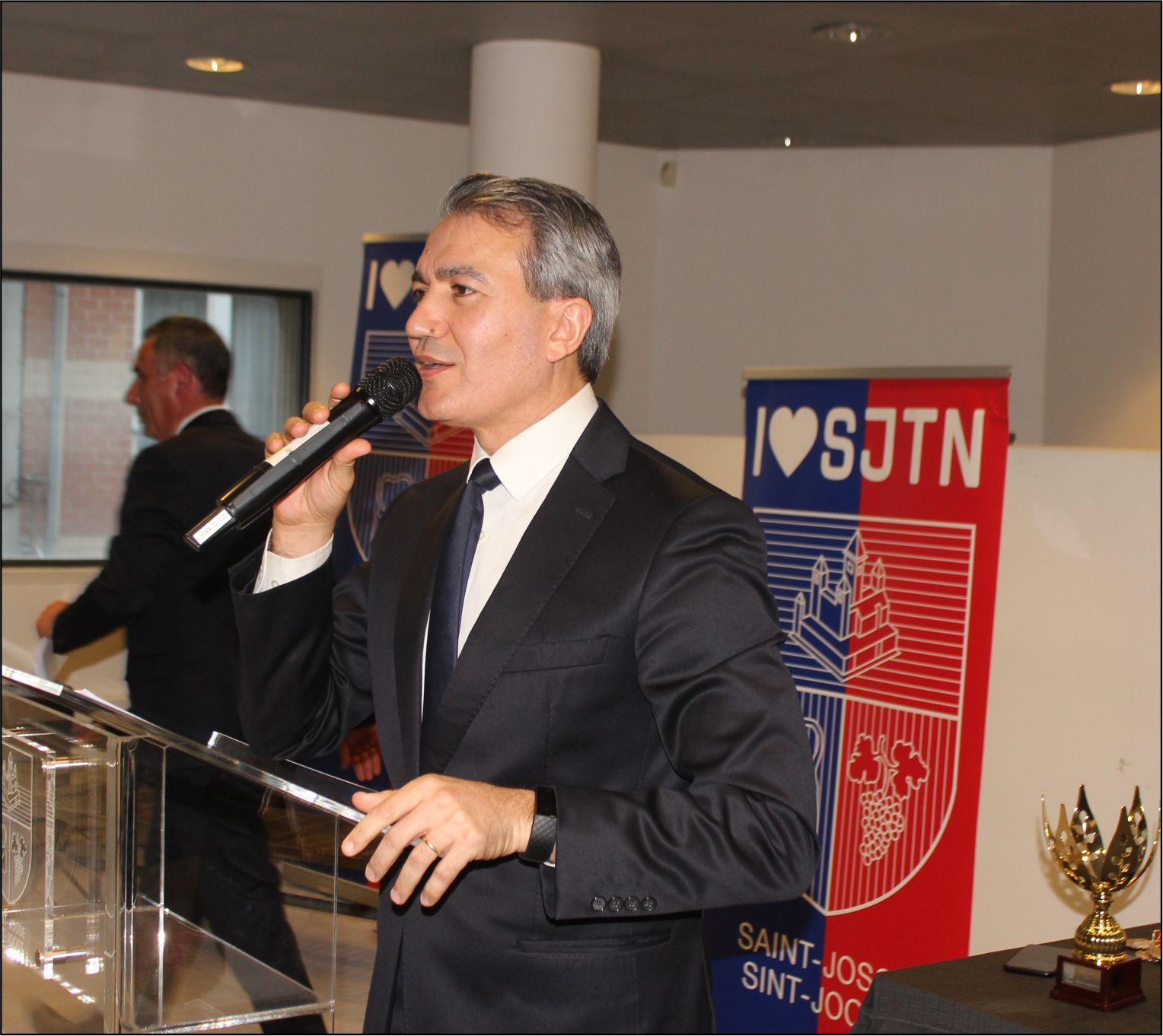BAŞKAN KIR, BAŞARILI SPORCULARI ÖDÜLLENDİRDİ