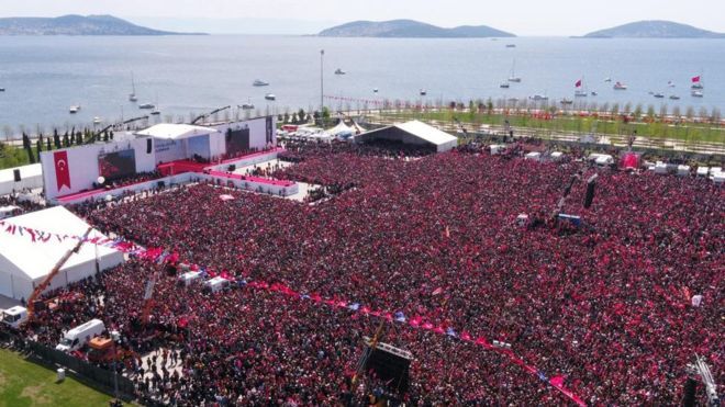 IBB'NIN YENİ BAŞKANI EKREM İMAMOĞLU MALTEPE'DE YÜZBİNLERLE BULUŞTU