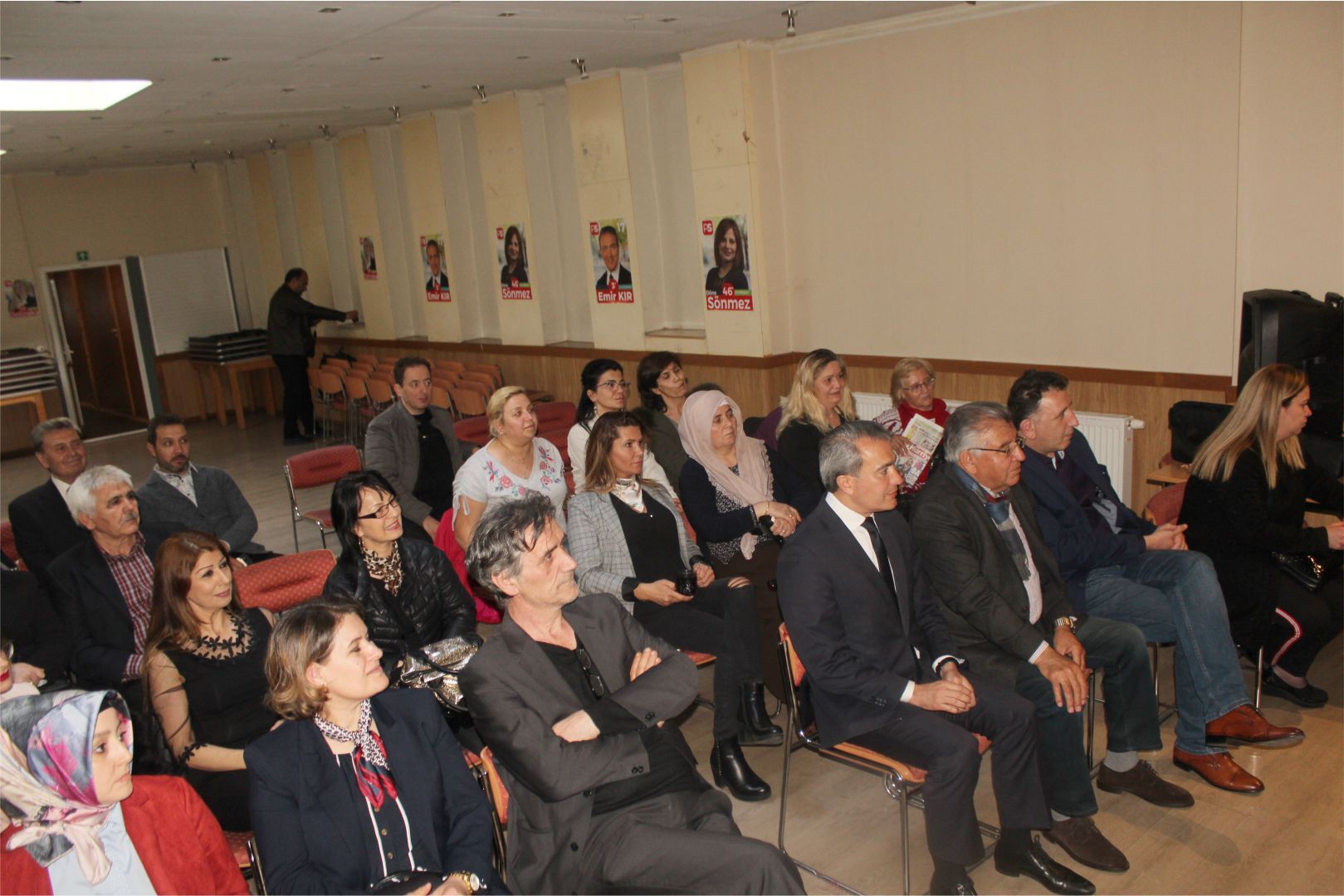 ~~DÖNE SÖNMEZ, SEÇİMDE NASIL OY KULLANILMASI HAKKINDA VATANDAŞLARI BİLGİLENDİRDİ