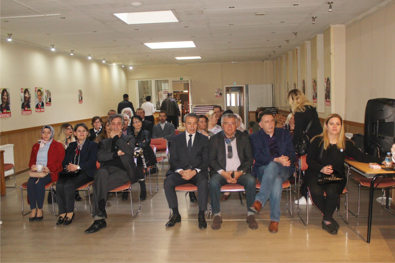 ~~DÖNE SÖNMEZ, SEÇİMDE NASIL OY KULLANILMASI HAKKINDA VATANDAŞLARI BİLGİLENDİRDİ