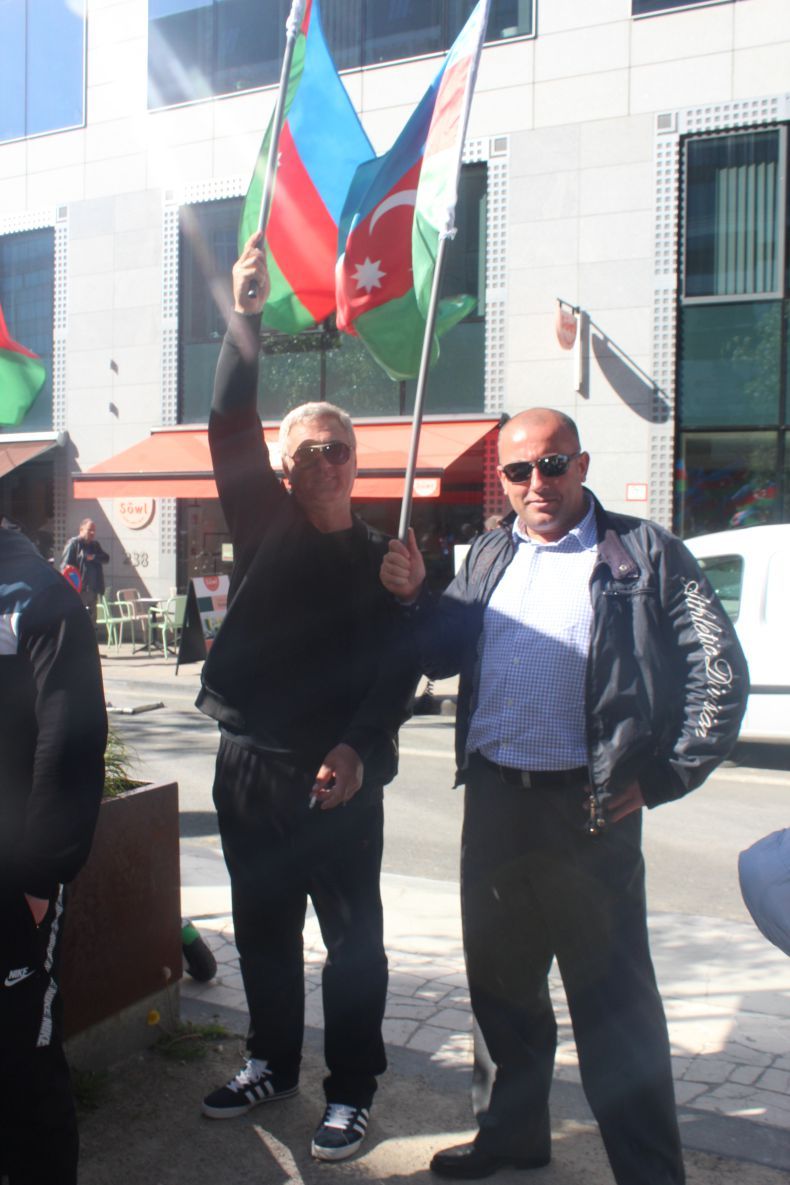 ~~AZERBAYCANLILARDAN  AVRUPAâ€™NIN  BAŞKENTİ BRÜKSELâ€™DEN CUMHURBAŞKANI İLHAM ALİYEVâ€™E  DESTEK GÖSTERİSİ