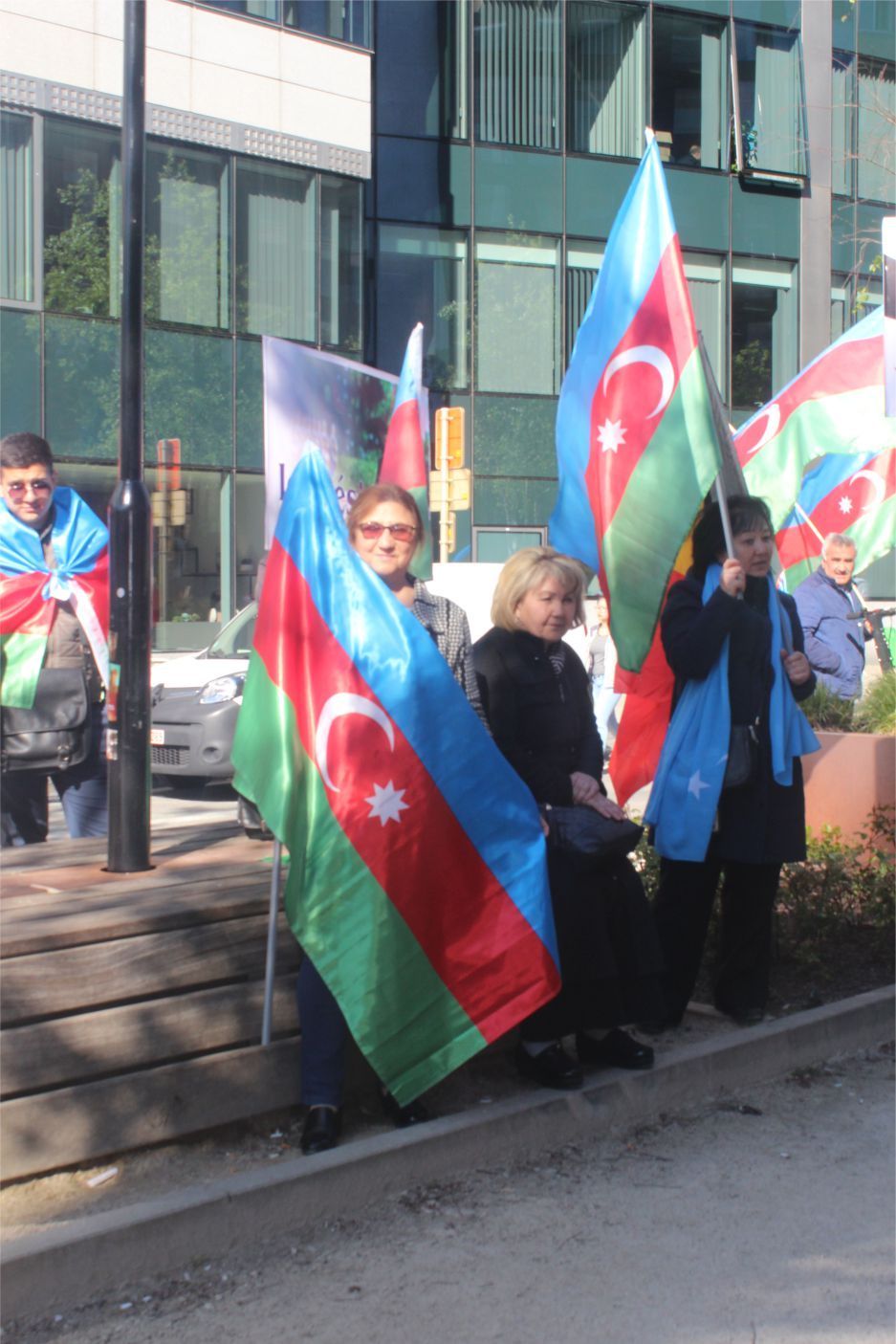~~AZERBAYCANLILARDAN  AVRUPAâ€™NIN  BAŞKENTİ BRÜKSELâ€™DEN CUMHURBAŞKANI İLHAM ALİYEVâ€™E  DESTEK GÖSTERİSİ