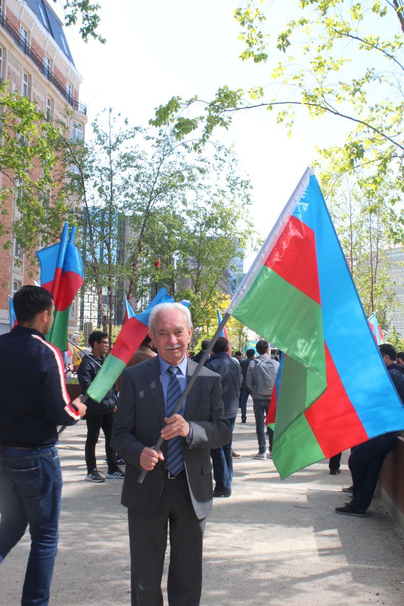 ~~AZERBAYCANLILARDAN  AVRUPAâ€™NIN  BAŞKENTİ BRÜKSELâ€™DEN CUMHURBAŞKANI İLHAM ALİYEVâ€™E  DESTEK GÖSTERİSİ