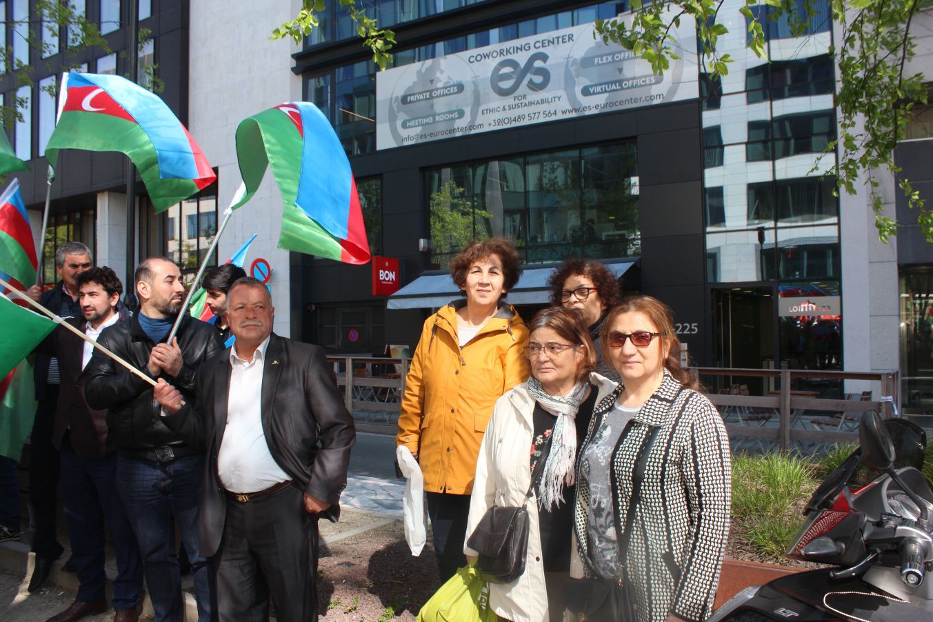 ~~AZERBAYCANLILARDAN  AVRUPAâ€™NIN  BAŞKENTİ BRÜKSELâ€™DEN CUMHURBAŞKANI İLHAM ALİYEVâ€™E  DESTEK GÖSTERİSİ