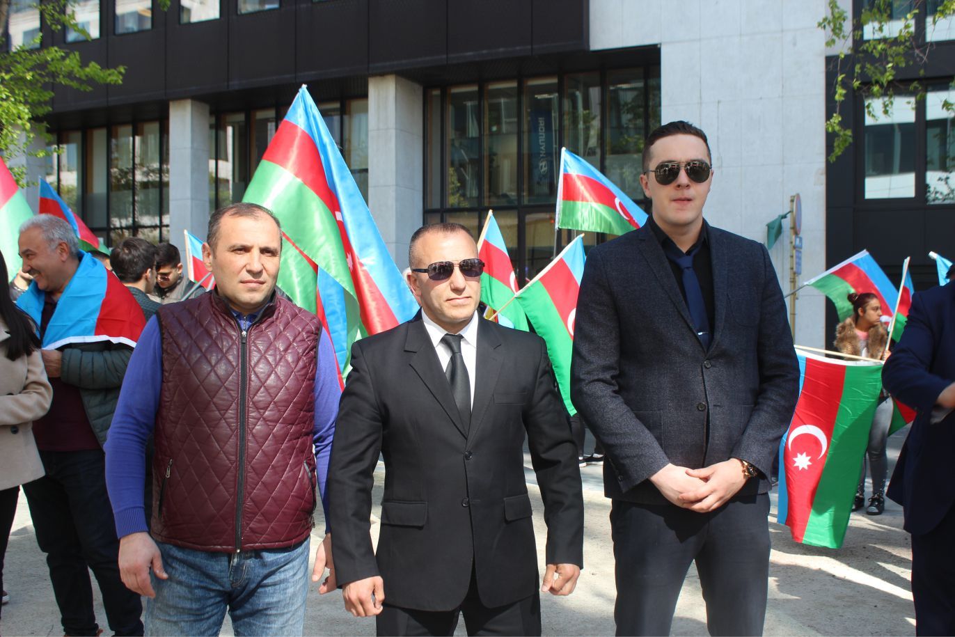 ~~AZERBAYCANLILARDAN  AVRUPAâ€™NIN  BAŞKENTİ BRÜKSELâ€™DEN CUMHURBAŞKANI İLHAM ALİYEVâ€™E  DESTEK GÖSTERİSİ