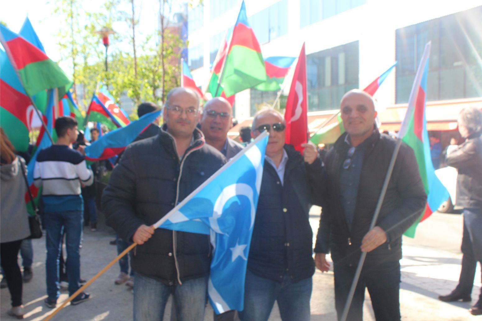 ~~AZERBAYCANLILARDAN  AVRUPAâ€™NIN  BAŞKENTİ BRÜKSELâ€™DEN CUMHURBAŞKANI İLHAM ALİYEVâ€™E  DESTEK GÖSTERİSİ