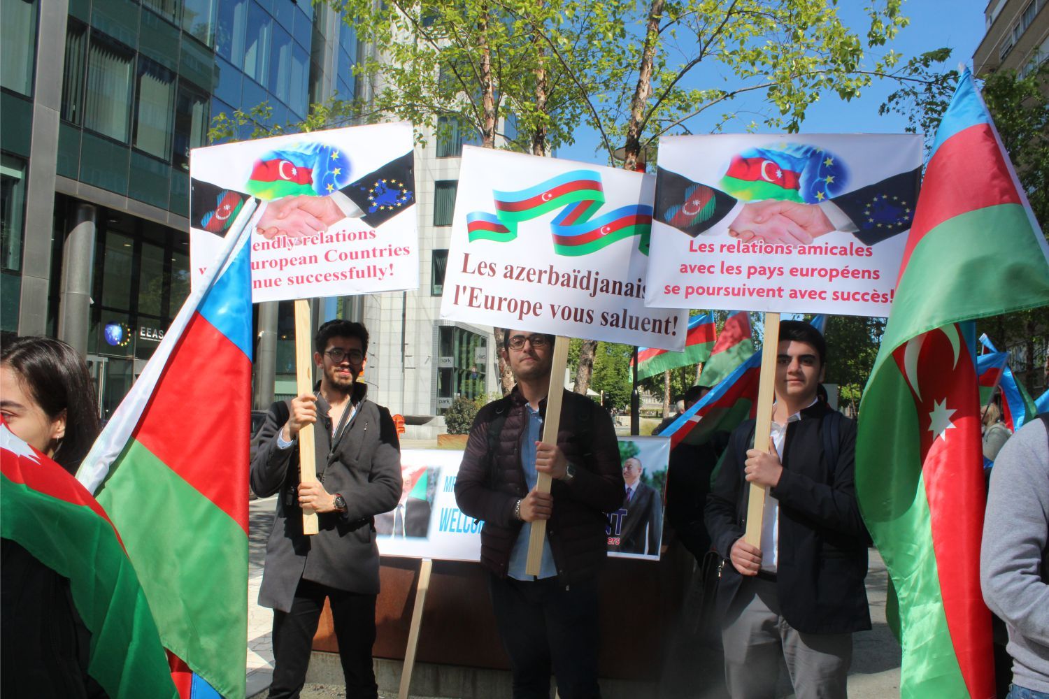 ~~AZERBAYCANLILARDAN  AVRUPAâ€™NIN  BAŞKENTİ BRÜKSELâ€™DEN CUMHURBAŞKANI İLHAM ALİYEVâ€™E  DESTEK GÖSTERİSİ
