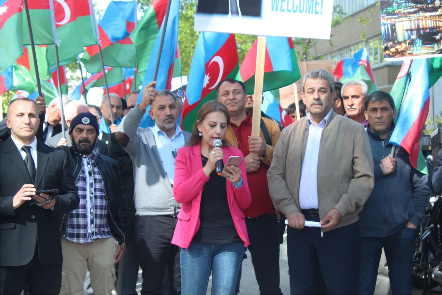~~AZERBAYCANLILARDAN  AVRUPAâ€™NIN  BAŞKENTİ BRÜKSELâ€™DEN CUMHURBAŞKANI İLHAM ALİYEVâ€™E  DESTEK GÖSTERİSİ
