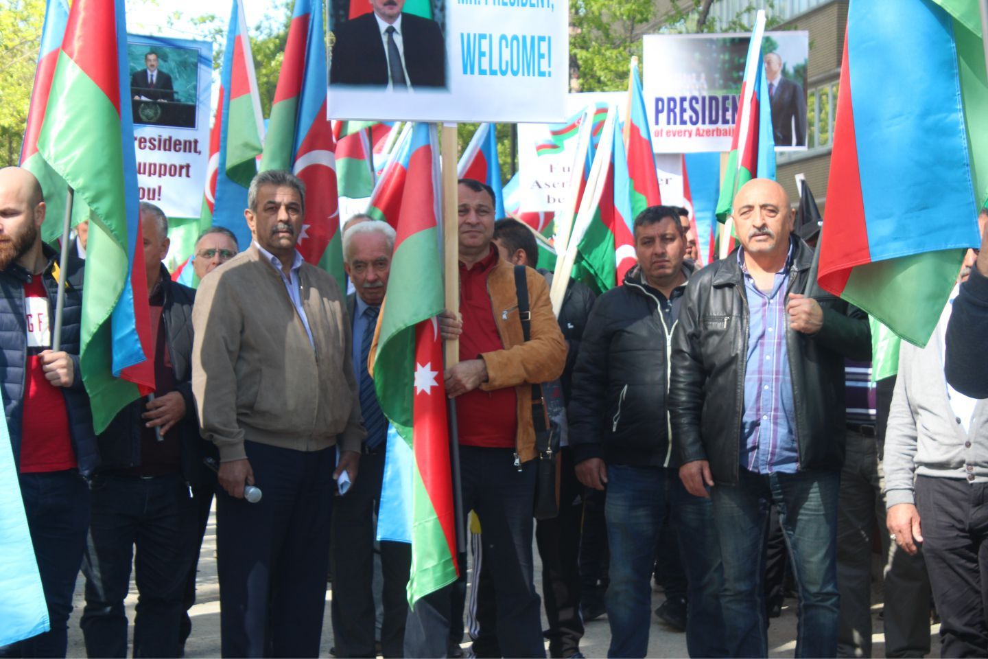 ~~AZERBAYCANLILARDAN  AVRUPAâ€™NIN  BAŞKENTİ BRÜKSELâ€™DEN CUMHURBAŞKANI İLHAM ALİYEVâ€™E  DESTEK GÖSTERİSİ
