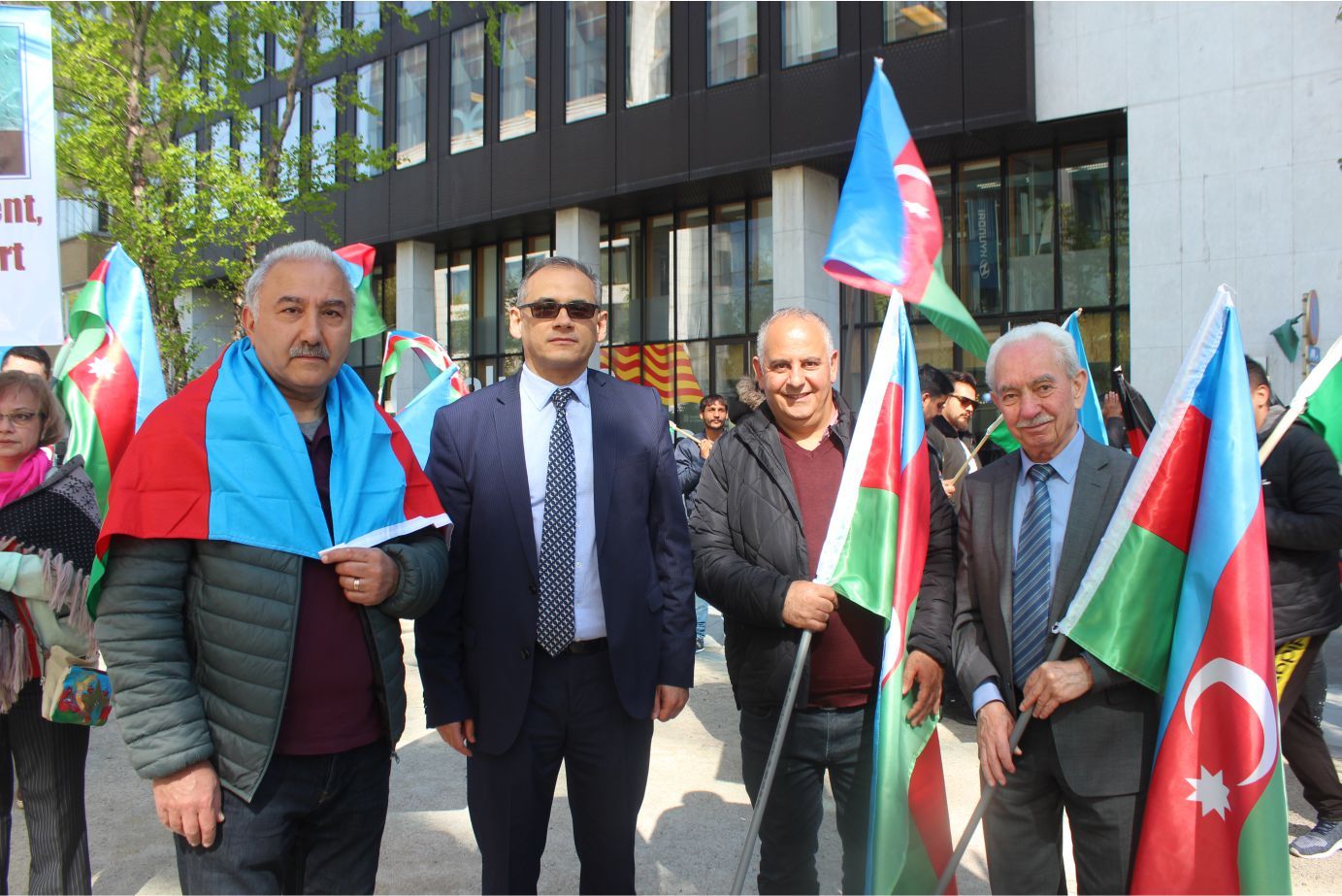 ~~AZERBAYCANLILARDAN  AVRUPAâ€™NIN  BAŞKENTİ BRÜKSELâ€™DEN CUMHURBAŞKANI İLHAM ALİYEVâ€™E  DESTEK GÖSTERİSİ
