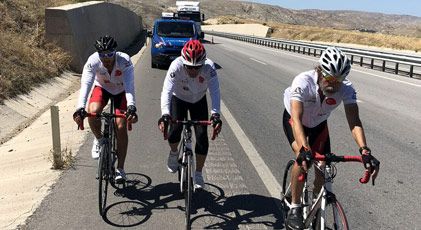 AKUT Sporcuları Milli Mücadele'nin 100. Yılında Bisiklet Turunda