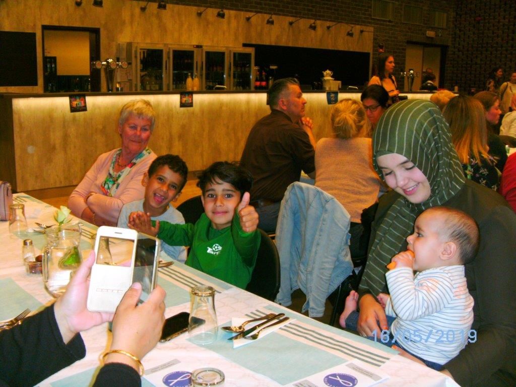 ~~HAM BELEDİYESİ INTEGRATIE GÖNÜLLÜLERİ BİR İFTAR YEMEĞİ VERDİ
