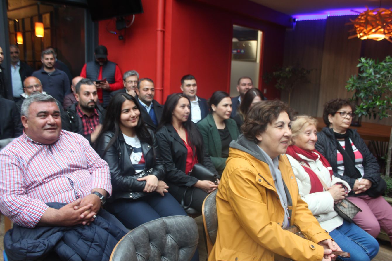 ~~SOSYALİST ADAYLAR PARTİLERİNİ VE KENDİLERİNİ TANITTILAR