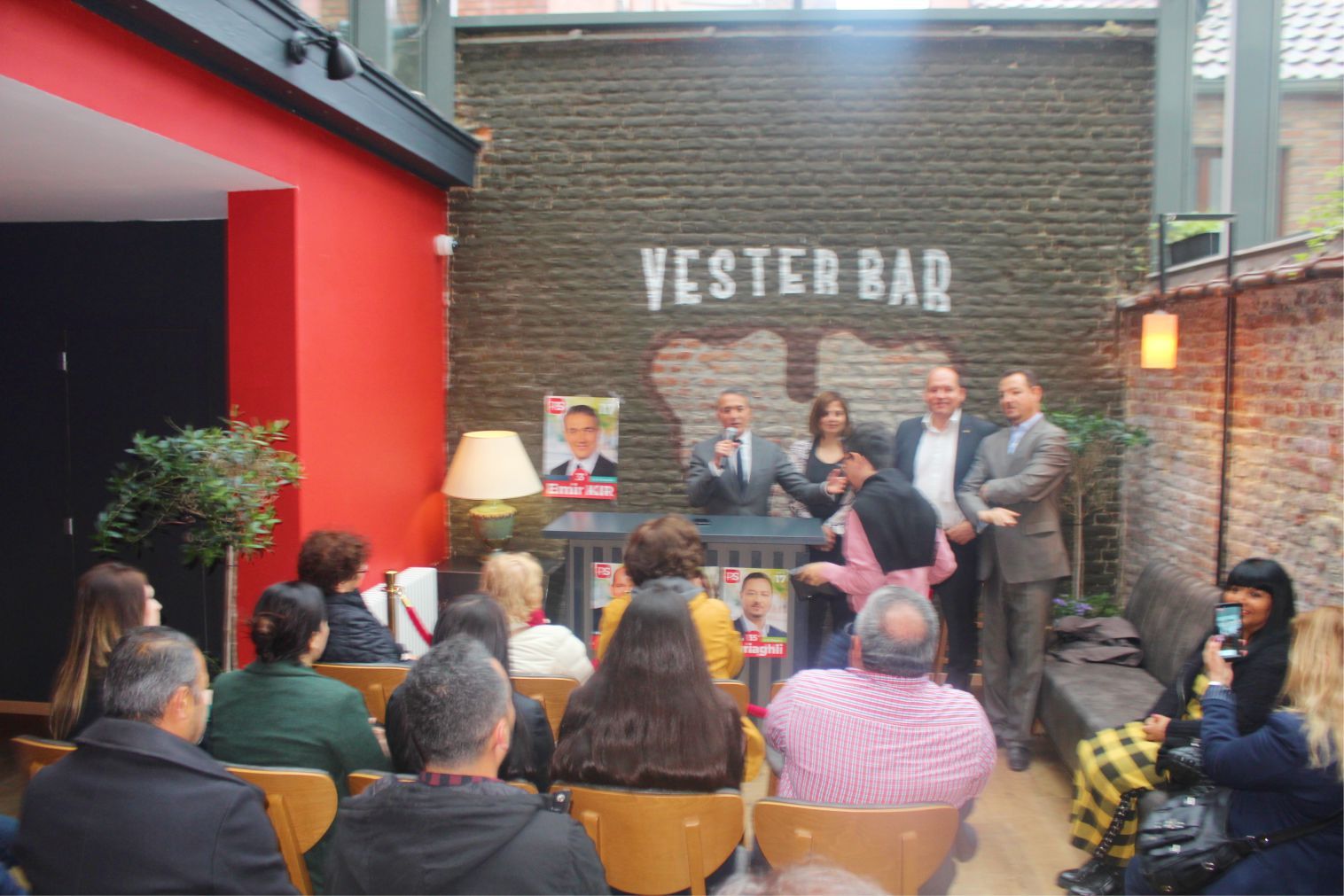 ~~SOSYALİST ADAYLAR PARTİLERİNİ VE KENDİLERİNİ TANITTILAR