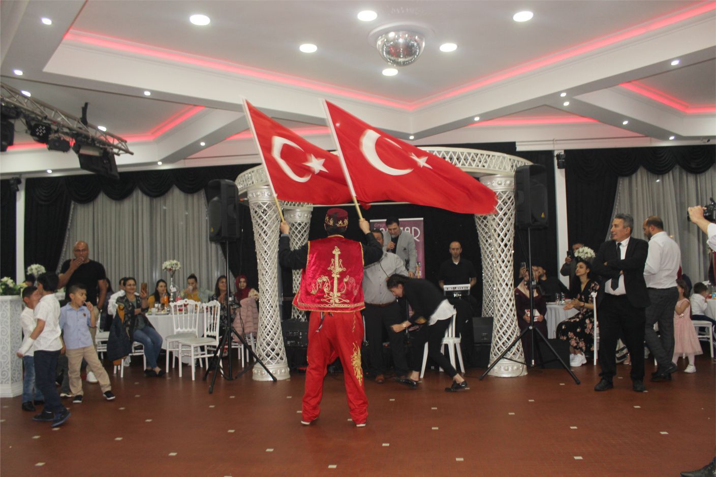 BULGARİSTAN TÜRKLERİ DÜZENLEDİKLERİ İFTARâ€™DA DERNEK MÜJDESİ VERDİLER